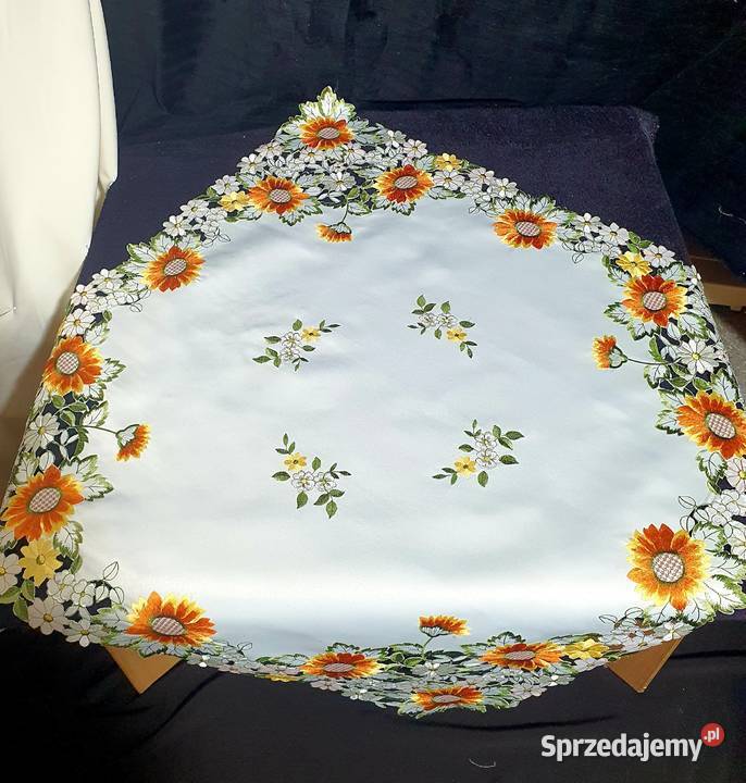 Letni obrus ażurowy haftowane kwiaty 85x85 Piaseczno