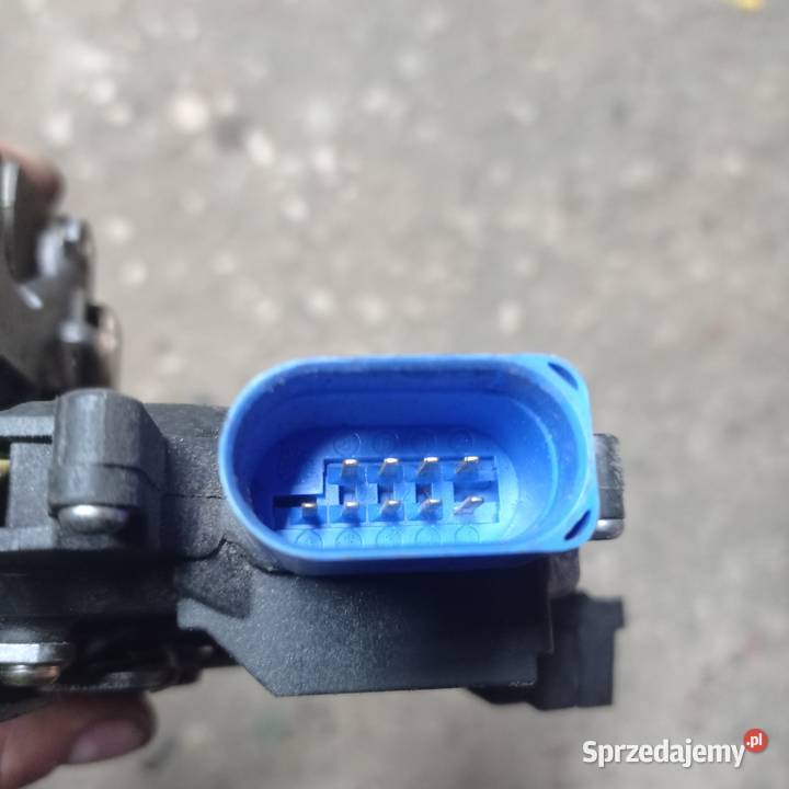 ZAMEK PRZÓD PRAWY VW GOLF 5 V JETTA TOURAN SKODA
