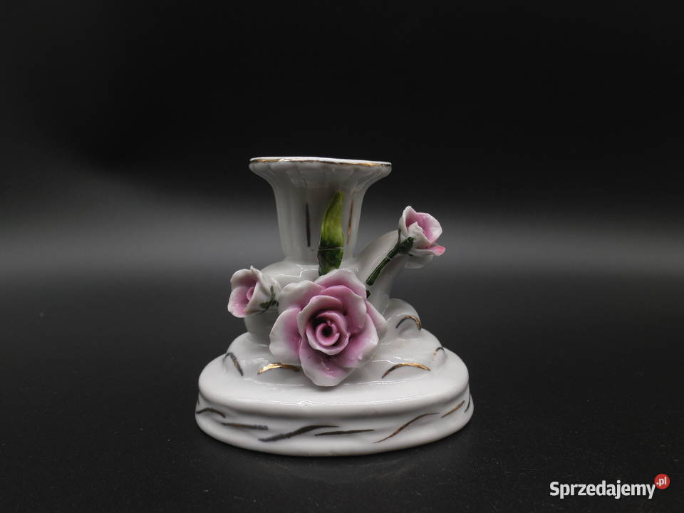 Porcelanowy świecznik ozdobiony różowymi różami Raszków