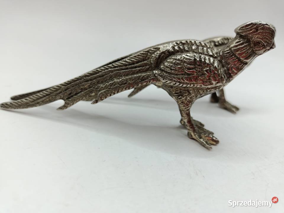 Dwa metalowe ptaki koguty bażanty na spacerze Zamość