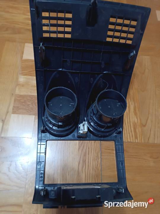 Nissan Qashqai j10 panel środkowy kratka podkarpackie Głogów Małopolski