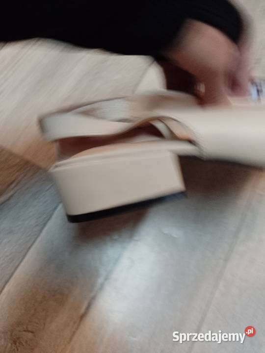 41 bpc Bonprix Beżowo czarne niskie czółenka inna małopolskie Kraków