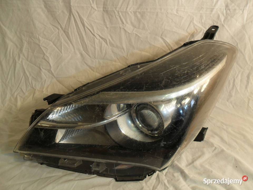 TOYOTA YARIS III 3 LIFT 1417 LAMPA PRZÓD LEWA osobowe Nowy Tomyśl