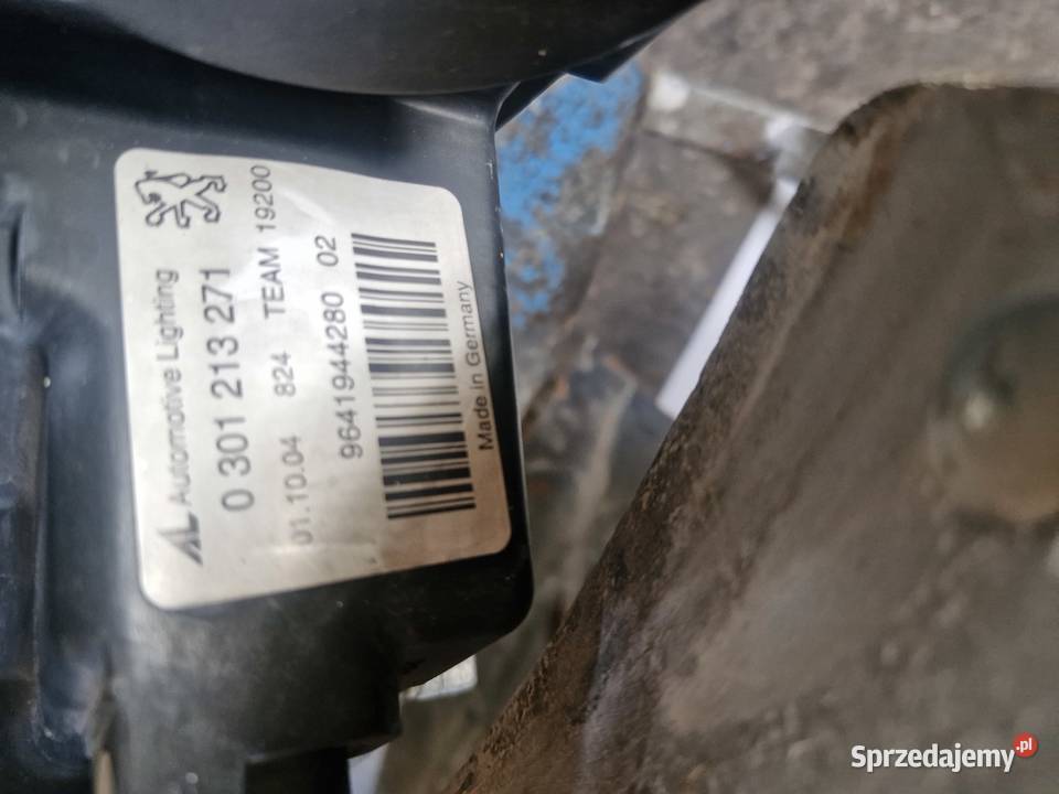 LAMPA PEUGEOT 407 XENON PRAWY I LEWY Stoczek Łukowski sprzedam