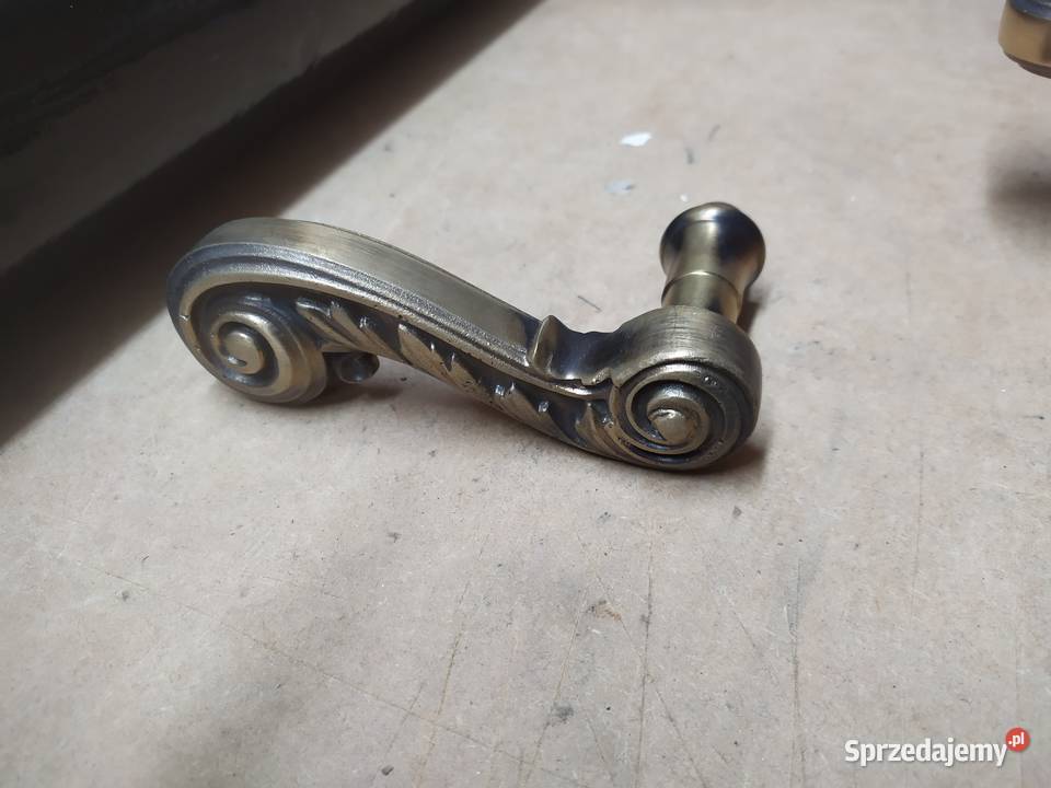 KlamkiSzyldyGłowice i Rozety ozdobnezabytkowe Paterek sprzedam