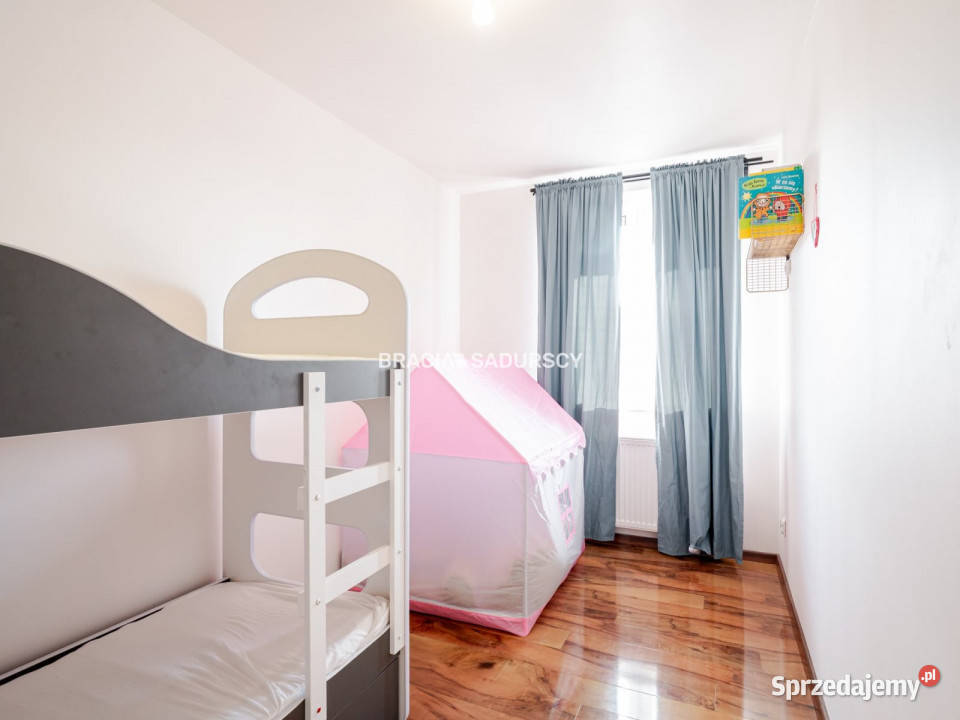 Dom szeregowy Niepołomice Oficerska 677m2 asfalt