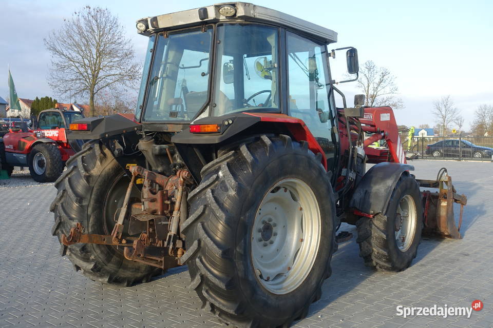 Massey Ferguson 6140 z ładowaczem Sokoły