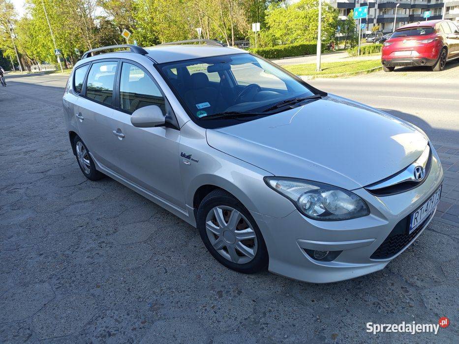 Hyundai i30 16 crdi 116 2010 opłaty na manualna Tarnobrzeg