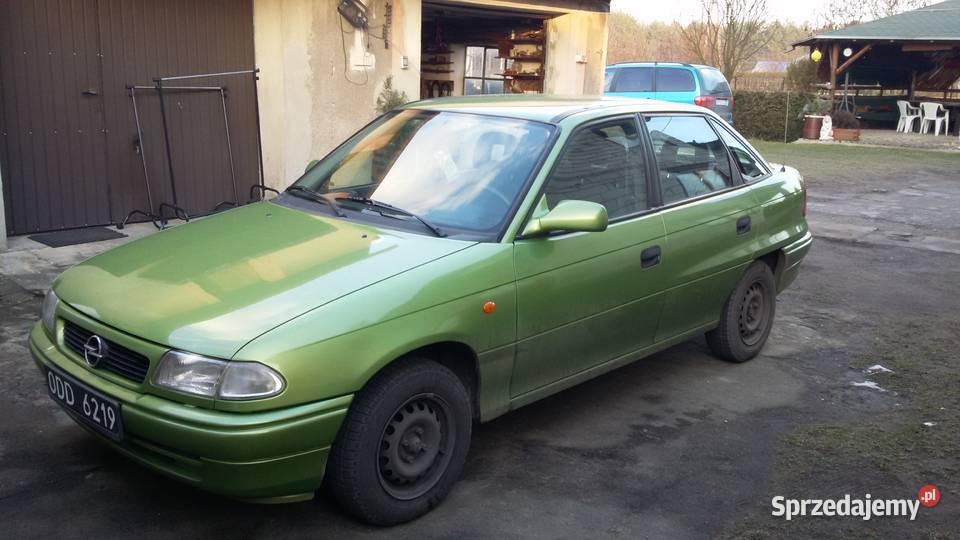Opel Astra classic 14 benzyna produkcji 1999 Łubniany