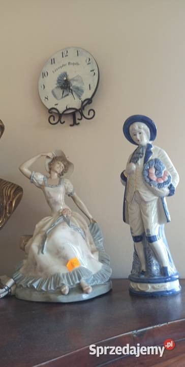 Figurka młodzieńca z koszykiem owoców Porcelana i szkło
