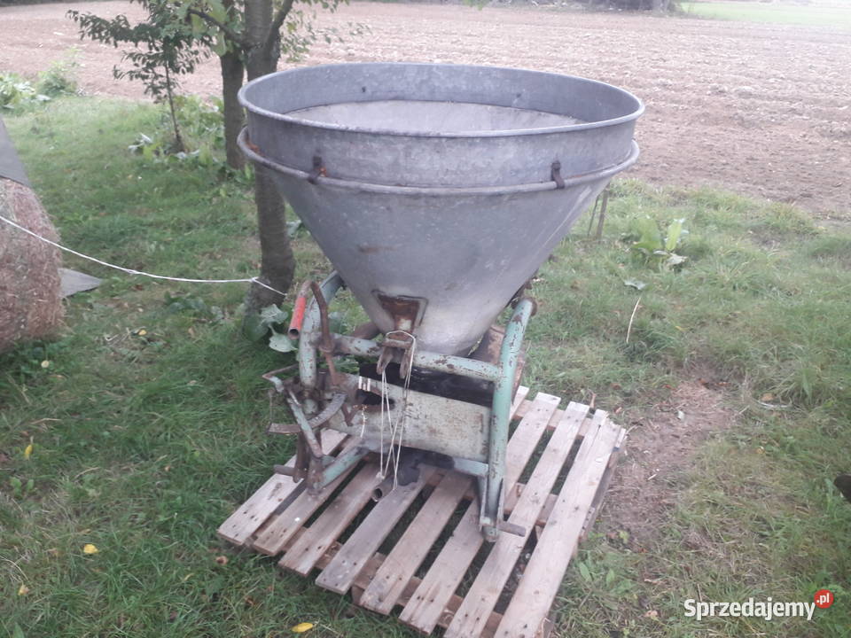 Rozsiewacz Lejek metalowy nieuszkodzony Rozsiewacze nawozów Radom