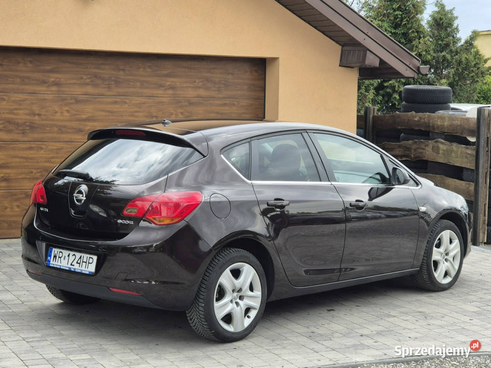 Opel Astra 14B 2011r 104 Perfekcyjny Stan Z podgrzewane fotele Radom