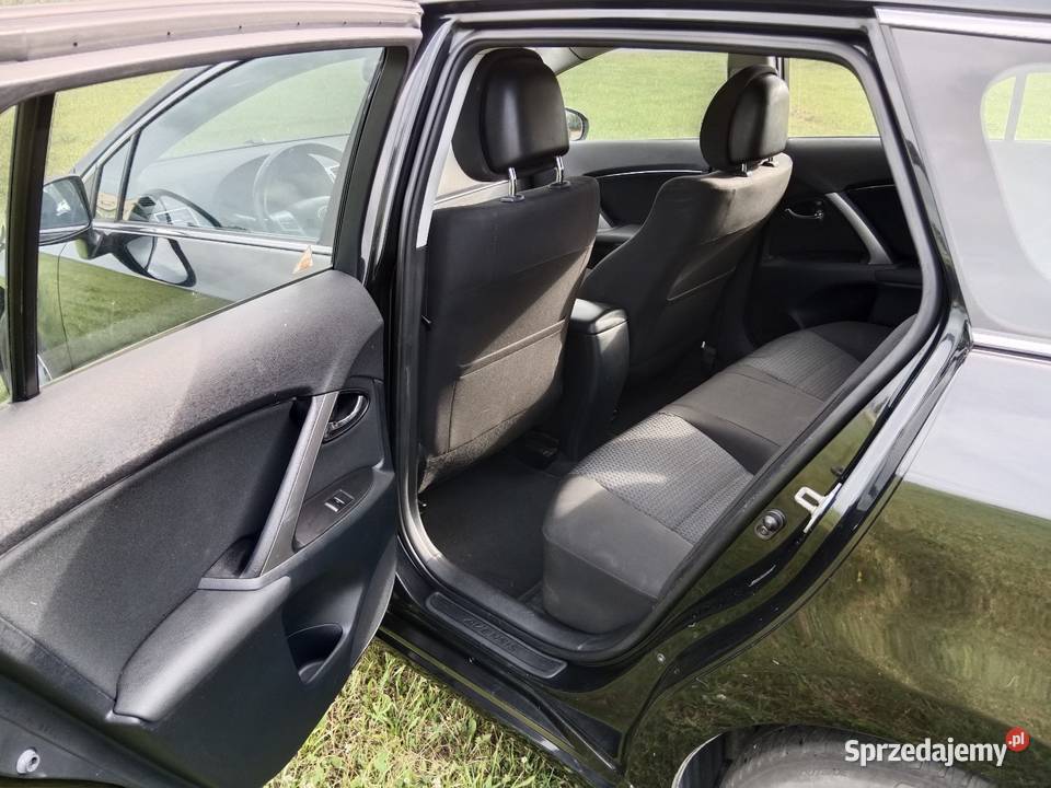 Toyota Avensis Kombi 18 benzyna gaz czarny gniazdo USB wielkopolskie Cerekwica Nowa sprzedam