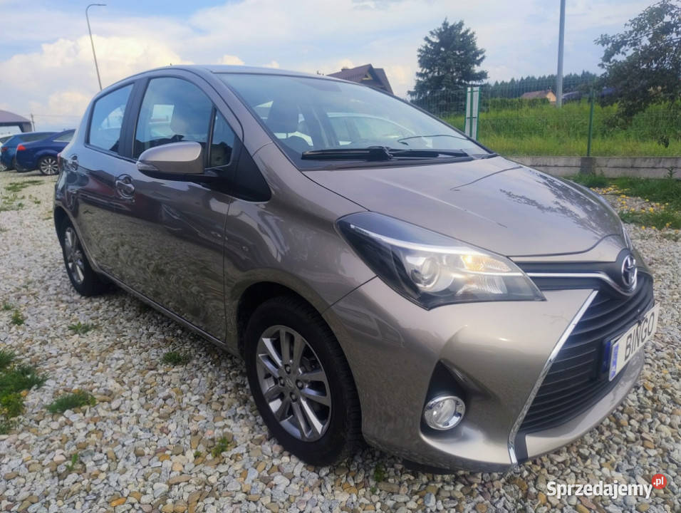 Toyota Yaris 13LiftKameraKrajowaNiski przebieg komputer pokładowy Harklowa