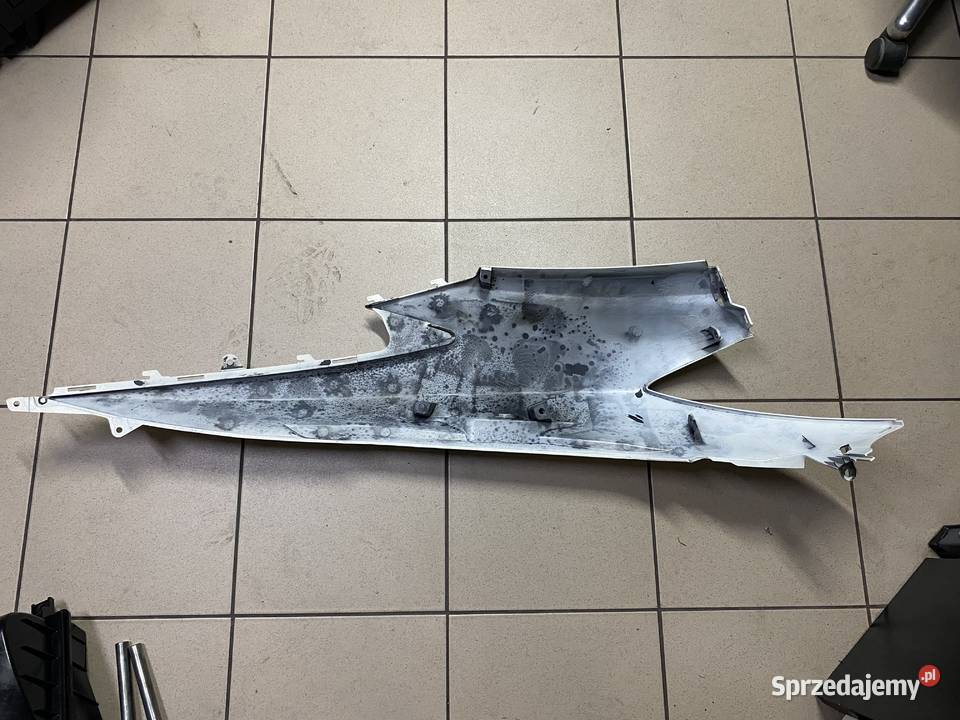 Boczek owiewka osłona lewa Suzuki Burgman 400 K7 Brzeszcze