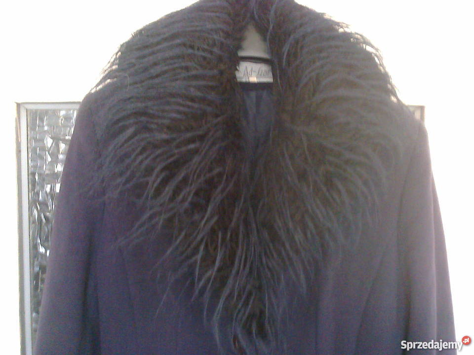 Granatowy płaszcz zimowy