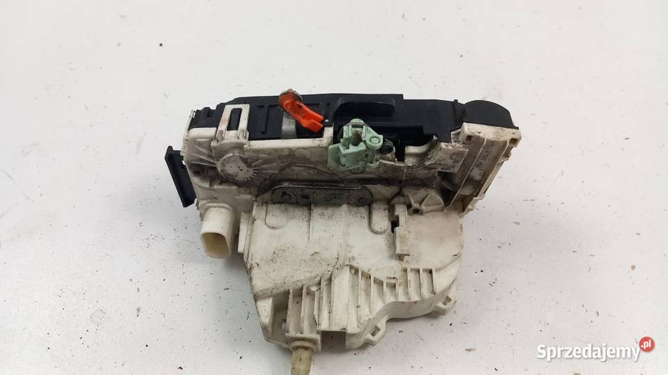 DODGE AVENGER III ZAMEK DRZWI PRZÓD LEWY 8 PIN Zbierkowo