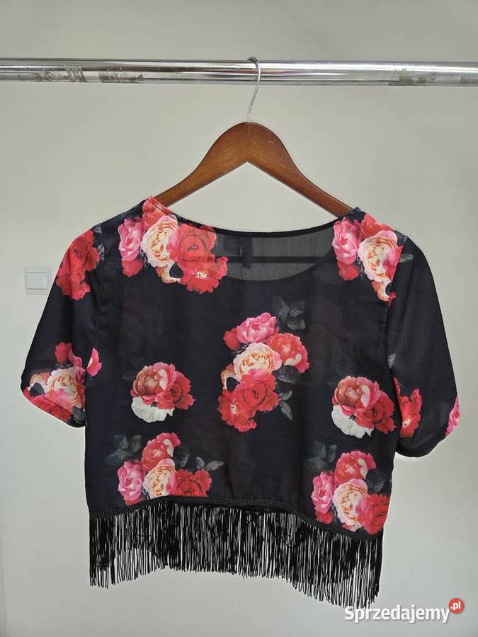 Czarna bluzka top w kwiaty z frędzlami Liszki