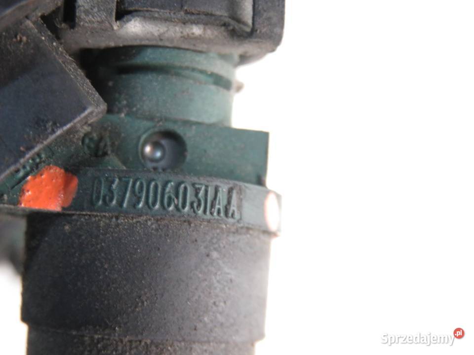 LISTWA WTRYSKOWA SEAT LEON I 16 06A133317A