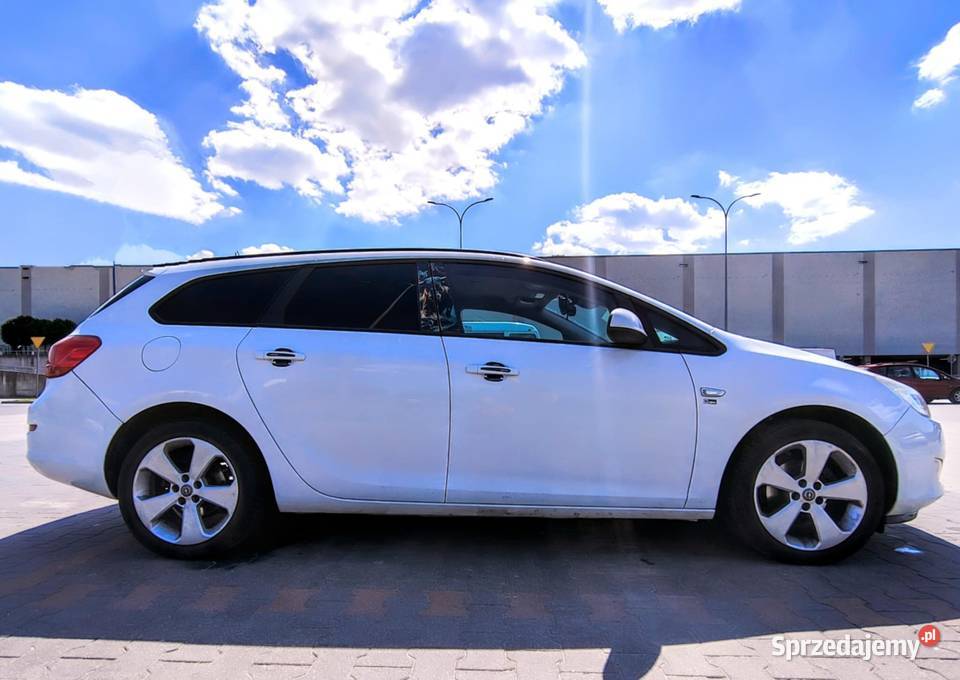 Zadbany Opel Astra J 14 turbo benzyna 140 z 2012 system Start-Stop Lublin sprzedam