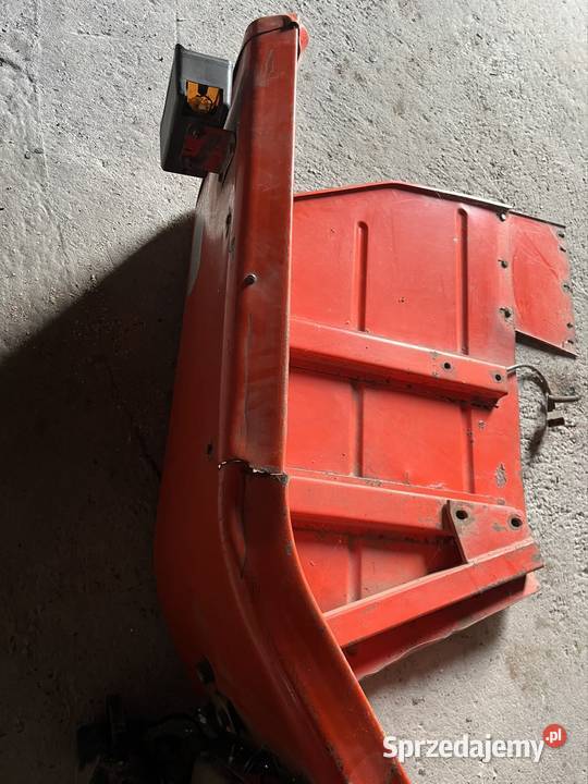 Błotnik tylny prawy MF 255 URSUS 28123512 Zwoleń