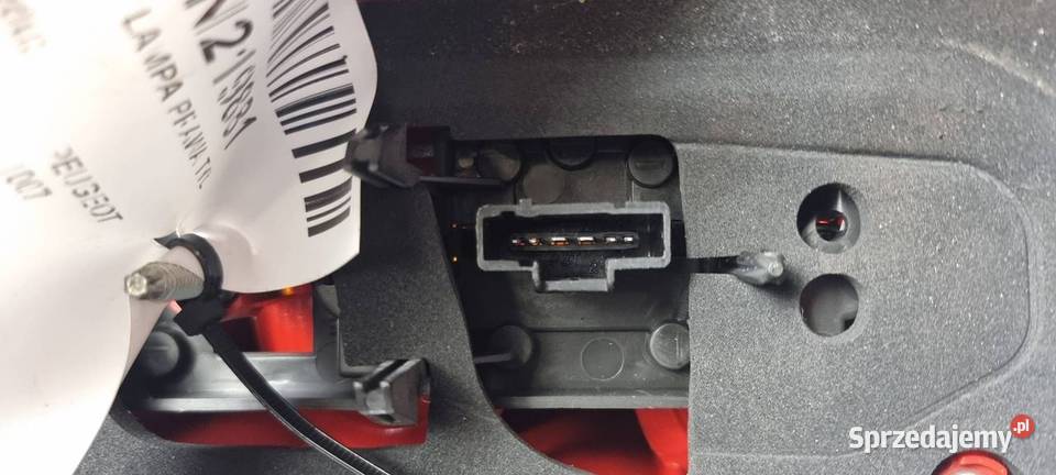 LAMPA PRAWA TYŁ PEUGEOT 1007 KSH osobowe Lipno