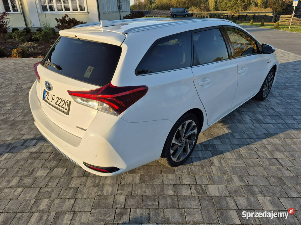 Toyota Auris 18 hybrid climatronic kamera grzane wielofunkcyjna kierownica lubelskie Drelów