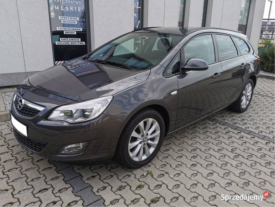 OPEL ASTRA 17 CDTI 110 TEMPOMAT HAK NAWIGACJA Rok produkcji 2011 Poznań
