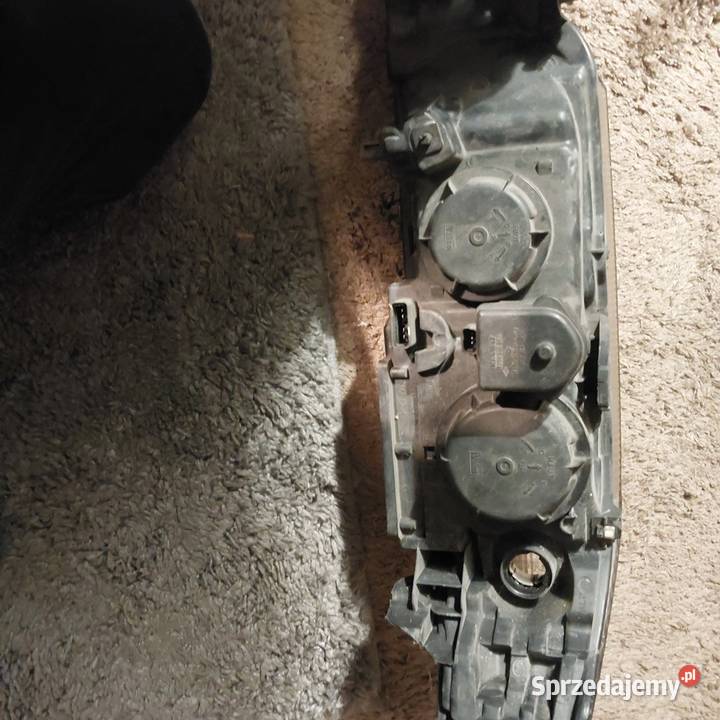 Lampa prawa przód Renault Laguna ll xenon Kiełczów sprzedam