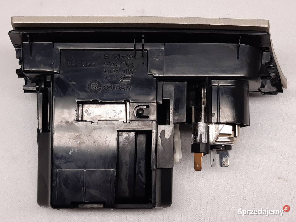 POPIELNICZKA GNIAZDO 12V OPEL ASTRA III H Mielęcin