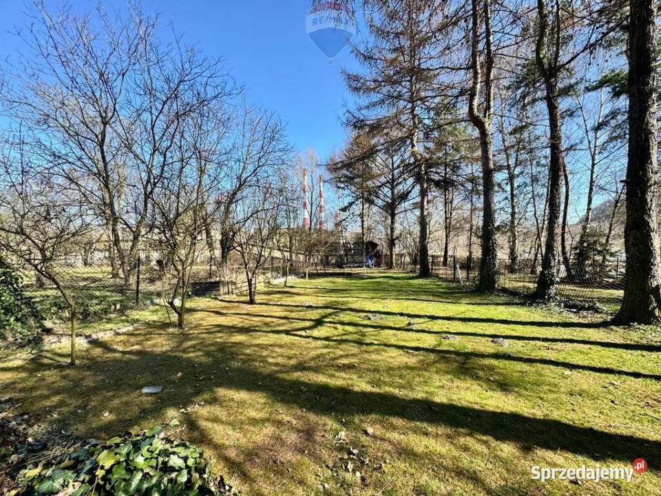 Duży dom z działką 2115 m i 3 garażami Rydułtowy