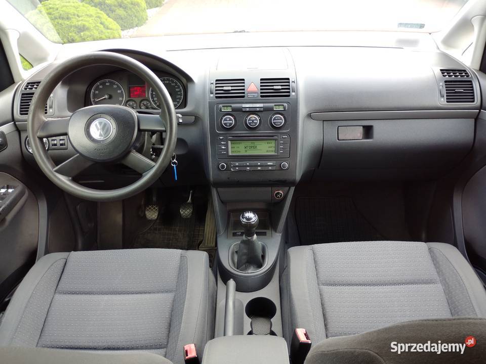 VW Touran 16i 2004r 7osób 6 biegów BEZ KOROZJI elektryczne szyby Touran wielkopolskie Witkowo