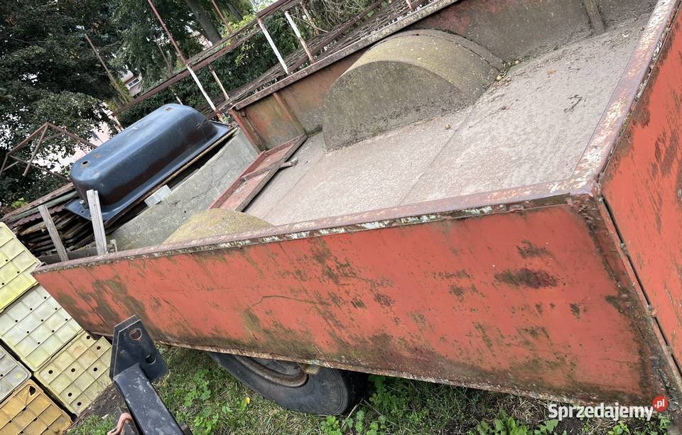 Przyczepka jednoosiowa nieuszkodzony Chodów