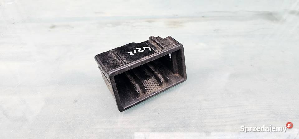 Wkład popielniczki mercedes w202 2028100028 Zbąszyń