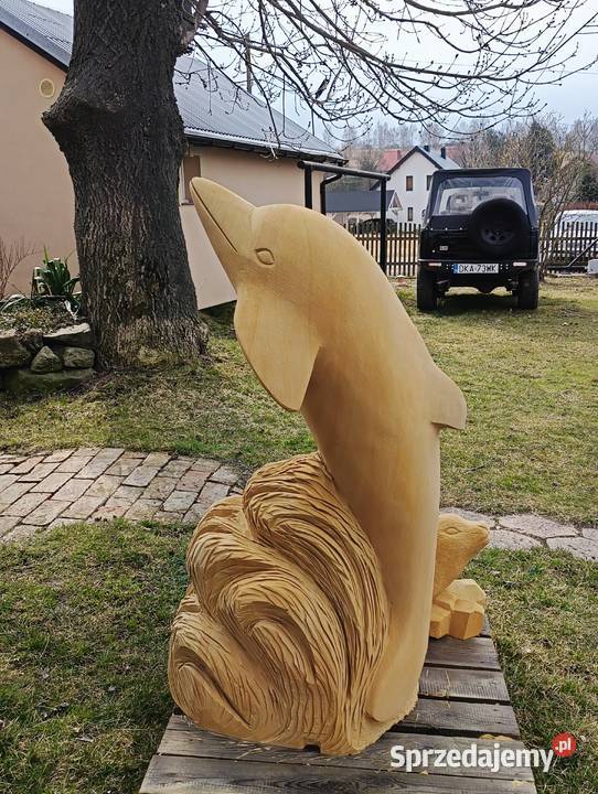 Delfin ręcznie wykonany z piaskowca naturalnego
