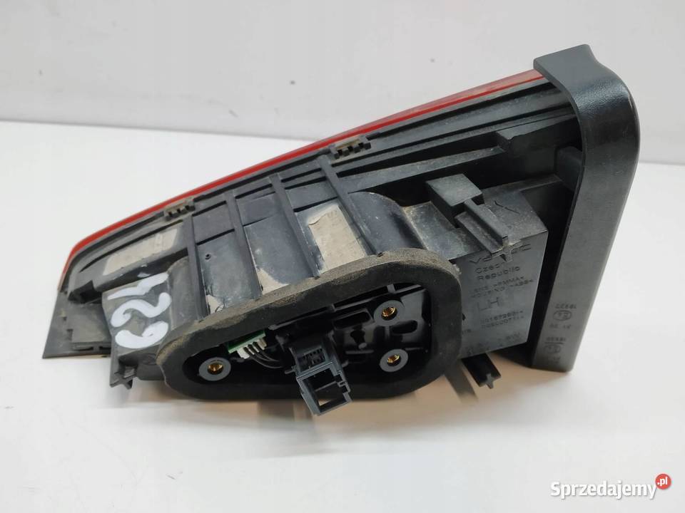 LAMPA TYŁ W KLAPĘ LEWA KOMBI 3V9945307F Skoda Lampy tylne