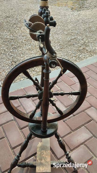 Zabytkowy kołowrotek do przędzenia wełny Antyki śląskie Czarny Las