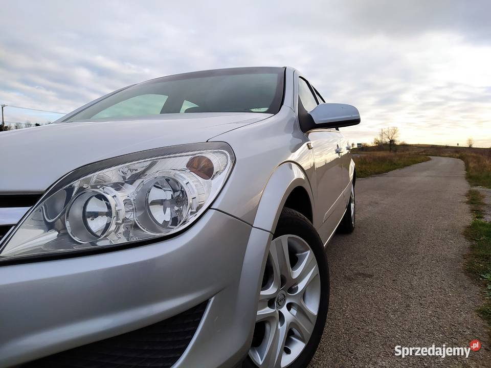 Opel Astra H Sedan 16 Benzyna Pilica