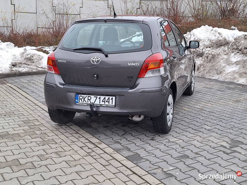 Toyota Yaris II Lift klimatyzacja AUX Niski Równe