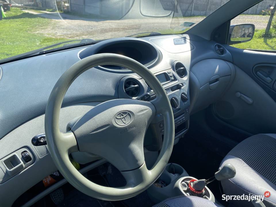 Toyota Yaris zadbana z klimą i małym przebiegiem