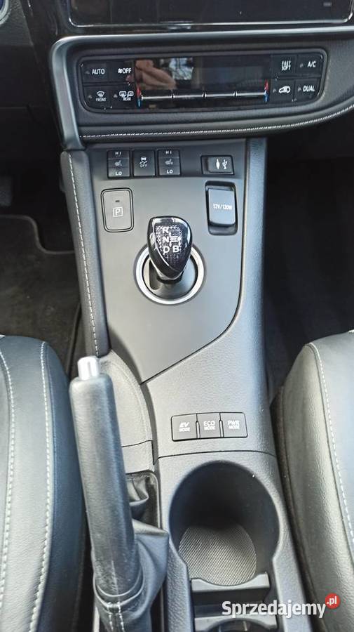 Toyota Auris Hybrid Prestige radio Auris Tymbark