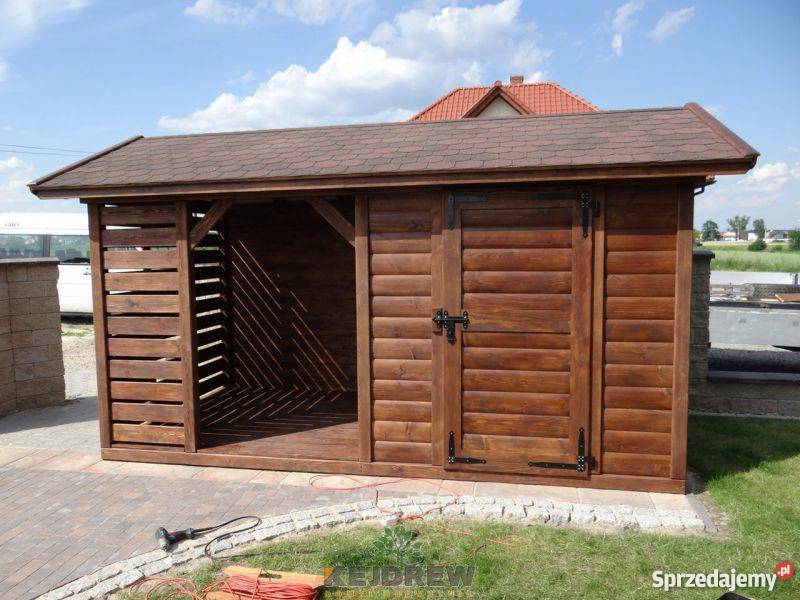 Domek z szerokimi drzwiami z okienkiem drewutnia Architektura ogrodowa Piła Pierwsza