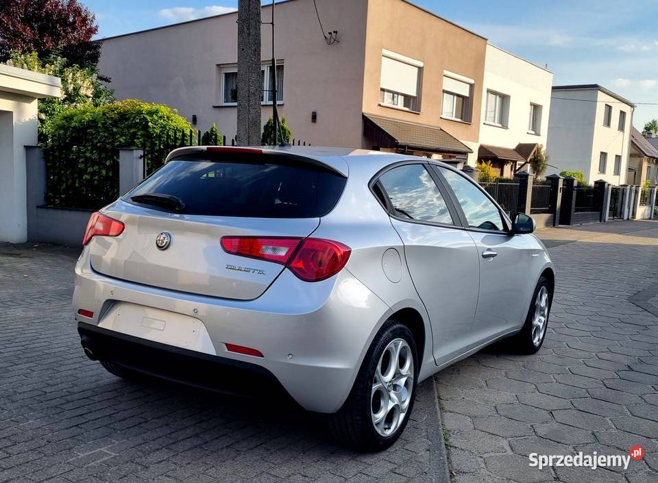 Alfa Romeo Giulietta srebrny Leszno