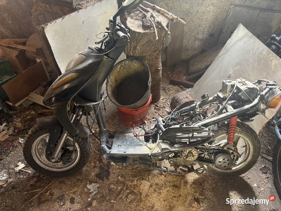 Sprzedam chińskiego skutera bez papierów poj 9999km Lubań