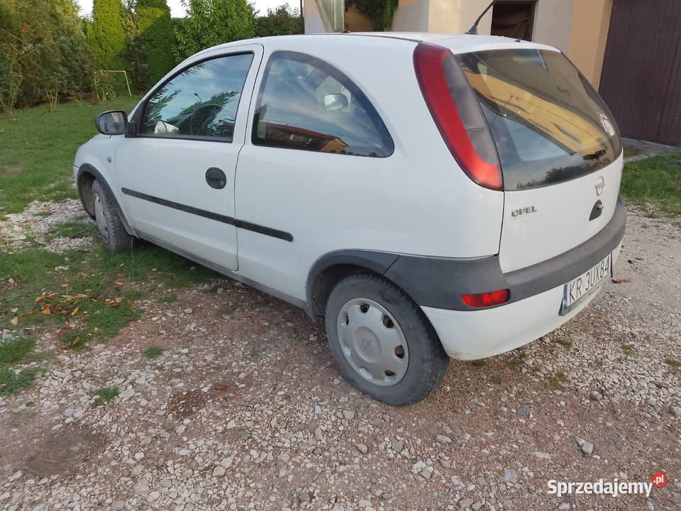 Opel Corsa C nieuszkodzony