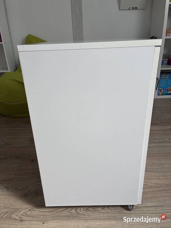 Szafka na kluczyk na kółkach pomorskie Miszewko