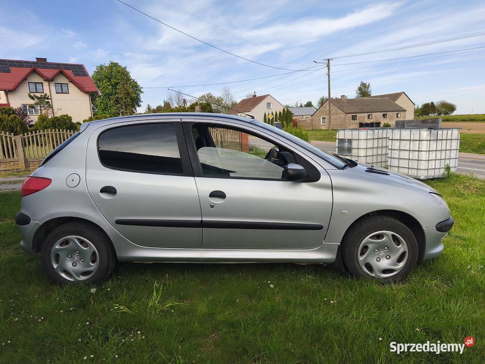 Peugeot 206 14Bgaz 2002 klima elektryka TANIO Rok produkcji 2002 świętokrzyskie Starachowice