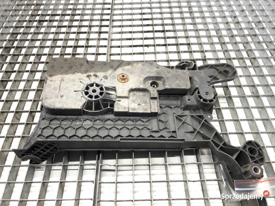 PODSTAWA AKUMULATORA VW GOLF VII 5Q0915321H 16 sprzedam