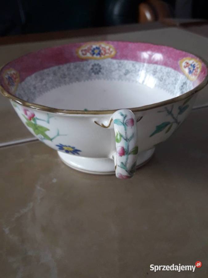 Antyczna filiżanka z porcelany skaleniowej M B