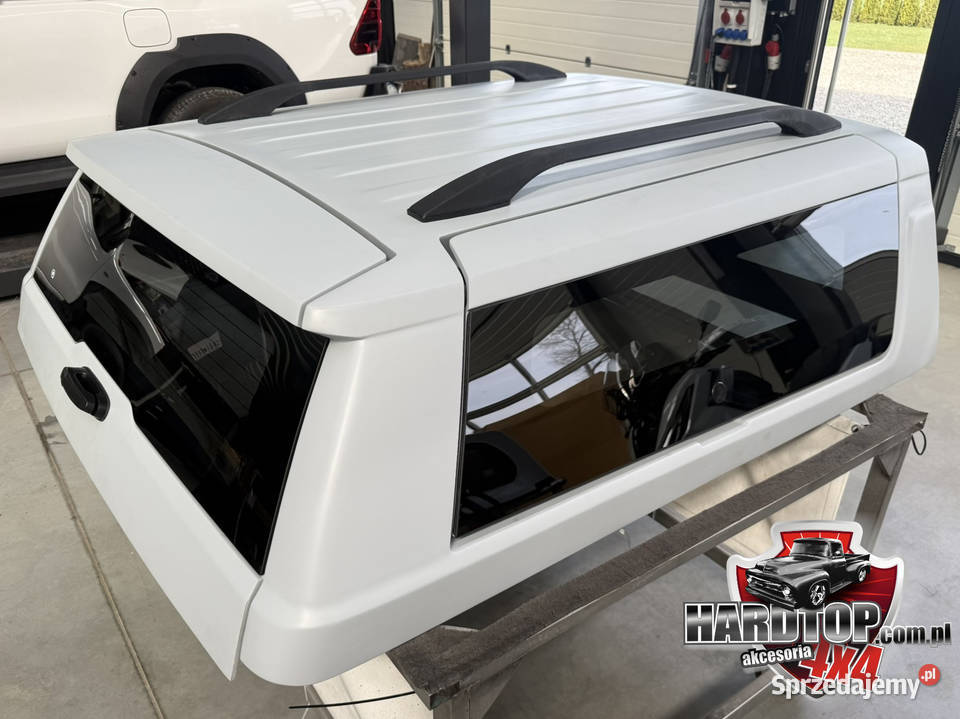 abudowa paki Hardtop Toyota Hilux 2015boki Szyby Pozostałe